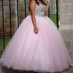 Selling a quinceañera dress